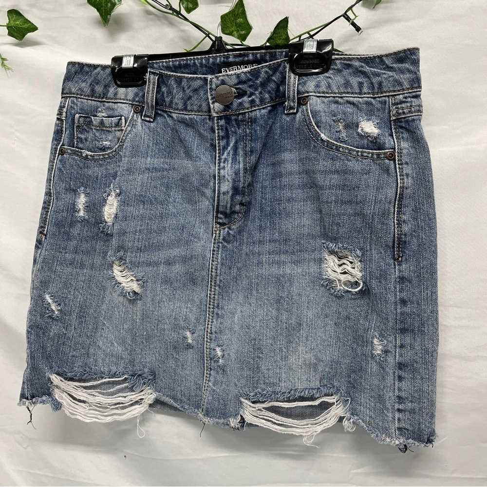Evermore denim destressed style short skirt size 5